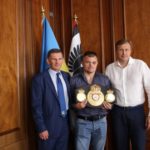 Голова Івано-Франківської ОДА привітав прикарпатського чемпіона зі здобуттям титулу Інтерконтинентального чемпіона за версією WBA
