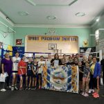 Вручення свідоцтва про закінчення школи
