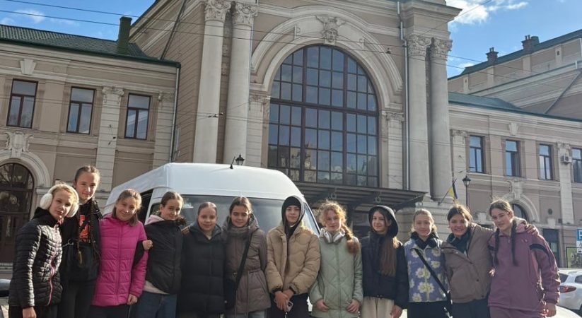 🏀 Сьогодні дві наші талановиті гравчині — Свищук Ксенія та Гуменяк Діана — у складі збірної Івано-Франківської області з баскетболу вирушили на перший тур Чемпіонату України ВЮБЛ 2013, який відбудеться у місті Чернівці!