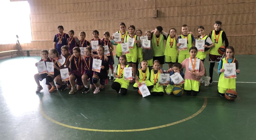 09 жовтня 2025 року в спортивному залі Муніципального центру дозвілля відбулися змагання з баскетболу Відкритого чемпіонату області, присвячені 6-й річниці Міської територіальної громади, серед дівчат та юнаків 2015 року народження та молодших.