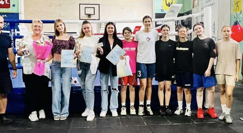 Вручення свідоцтв про завершення навчально-тренувальних занять в ДЮСШ вихованкам відділення баскетболу