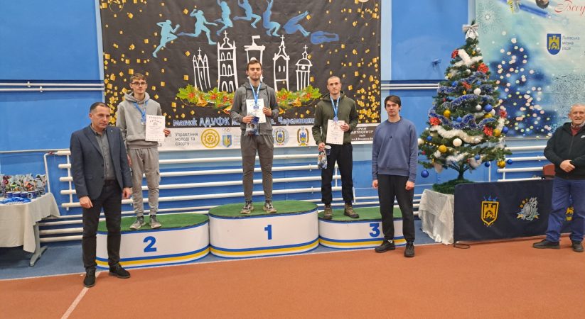 12 грудня у Львові відбулися Всеукраїнські змагання “Новорічний день стрибуна” — перший, хоча й трохи ранній, старт зимового сезону.